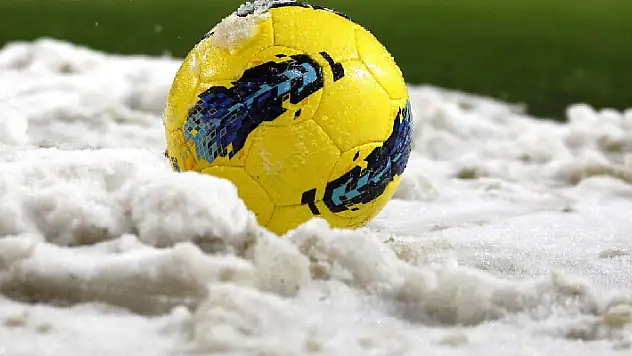Amatör futbol liglere kar tatili 