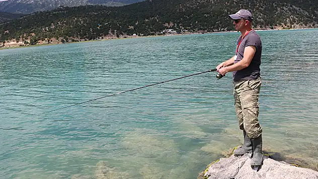 Amatör olta tutkunları, Beyşehir Gölü'nde buluştu