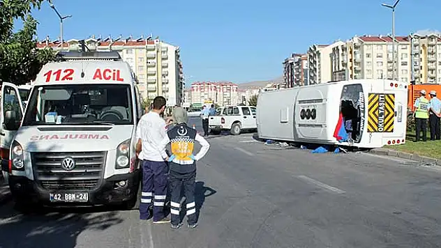Ambulansa yol vermek isterken kaza yaptı