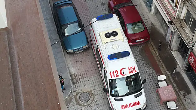 Ambulansa yol yok!