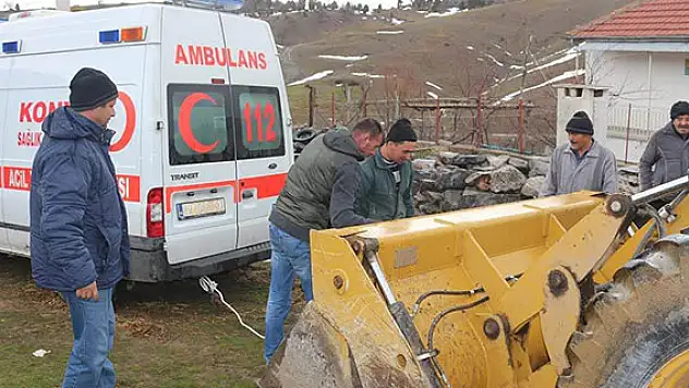Ambulansı belediye ekipleri kurtardı