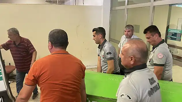 Amcası diye aldığı cenaze kadın cenazesi çıkınca şok oldu
