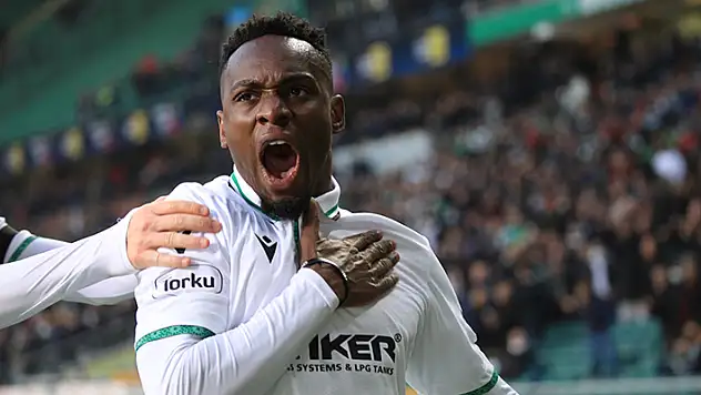 Amilton ve M'Poku ile yollar ayrılıyor