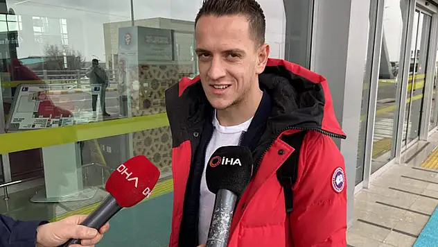 Amir Hadziahmetovic, Beşiktaş için yola çıktı
