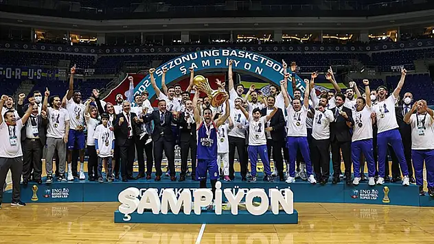 Anadolu Efes, 2020-2021 sezonunun şampiyonu oldu

