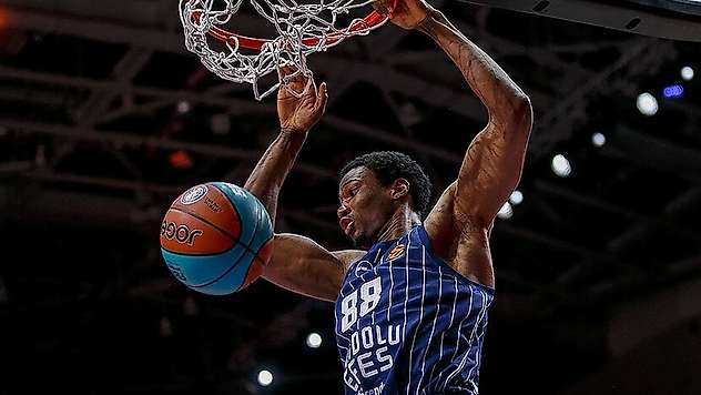 Anadolu Efes, Barcelona'ya konuk olacak