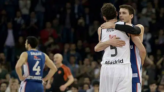 Anadolu Efes, Dörtlü Final şansını yitirdi
