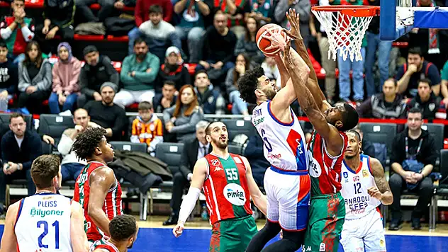 Anadolu Efes ile Pınar Karşıyaka arasındaki play-off yarı final serisi yarın başlayacak
