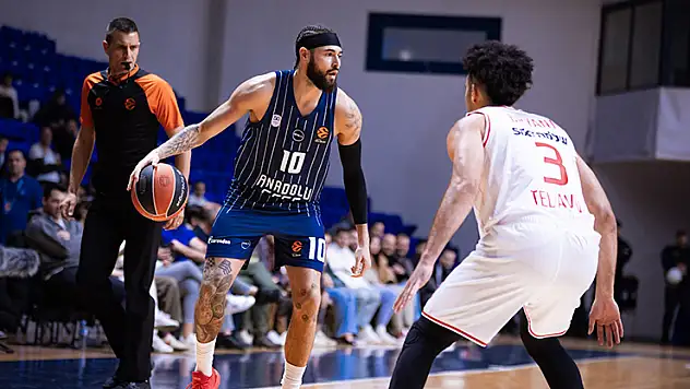 Anadolu Efes, Partizan'a konuk olacak