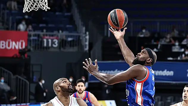 Anadolu Efes, Real Madrid'i 88-83 yenerek Dörtlü Final'e yükseldi