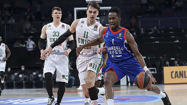 Anadolu Efes, Rusya temsilcisi UNICS Kazan'ı 71-68 yendi
