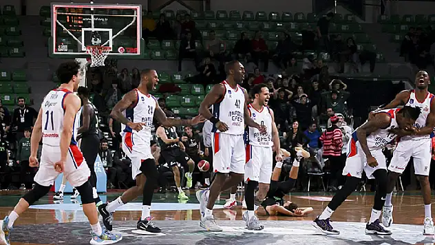 Anadolu Efes, THY Avrupa Ligi'nde yarın Panathinaikos'a konuk olacak
