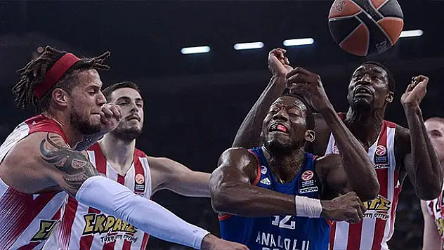 Anadolu Efes uzatmada yıkıldı