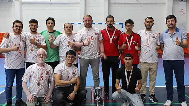 Anadolu Kartalları Konya'ya kupayla döndü