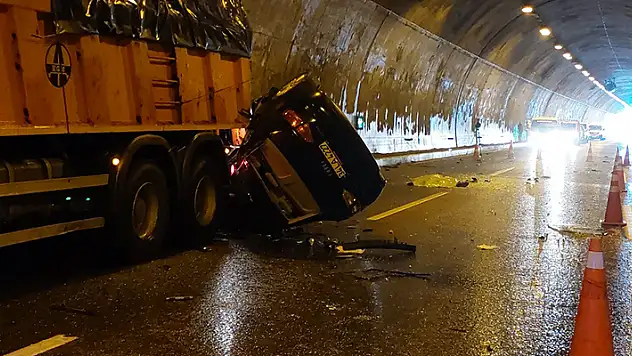 Anadolu Otoyolu'nda zincirleme trafik kazasında 1 kişi öldü, 6 kişi yaralandı
