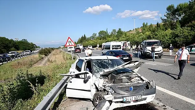 Anadolu Otoyolu'nun Düzce kesiminde zincirleme trafik kazasında 13 kişi yaralandı
