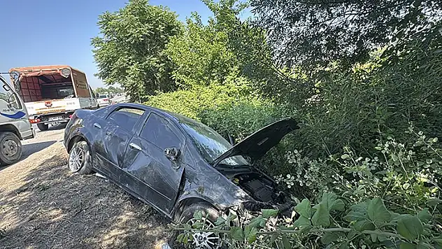 Anadolu Otoyolu'nda otomobil ile tankerin çarpıştığı kazada 7 kişi yaralandı