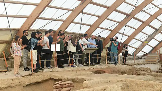 Anadolu Üniversitesi personeli Çatalhöyük'ü gezdi 