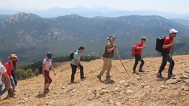 Anamas Dağı'ndaki krater gölü, doğaseverler ile trekking tutkunlarının ilgisini çekiyor