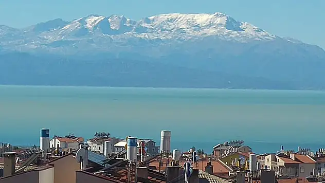 Anamas Dağı'nın zirvesi beyaza büründü