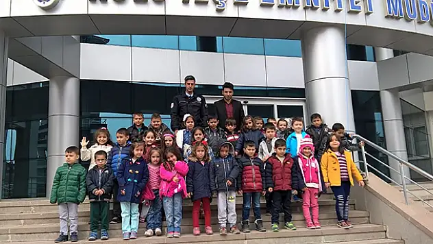 Anaokulu öğrencilerinden Emniyet Müdürlüğüne ziyaret