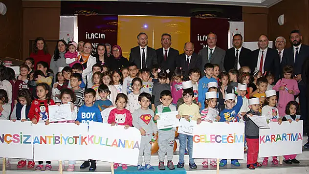 Anaokulu öğrencilerine ilaç kullanımı eğitimi