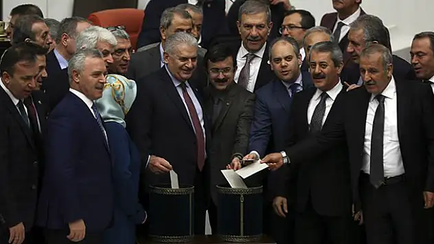 Anayasa değişikliği teklifinin 16. maddesi kabul edildi