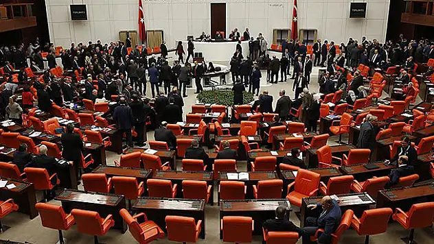Anayasa görüşmelerine geçilmesi 338 oyla kabul edildi