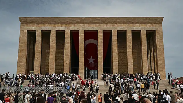 Anıtkabir, 19 Mayıs'ta 220 bini aşkın ziyaretçiyi ağırladı
