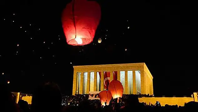 Anıtkabir'de 1915 'barış balonu' uçuruldu