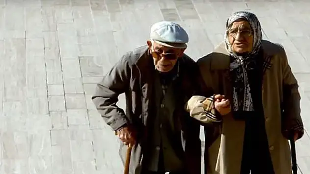 Anıtkabir'de Atatürk'e sevgi seli