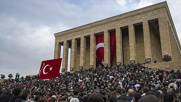 Anıtkabir'de ziyaretçi yoğunluğu
