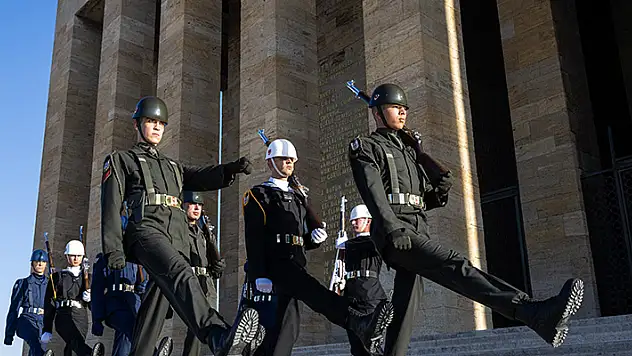 Anıtkabir'in özel askerleri: Saygı nöbetçileri
