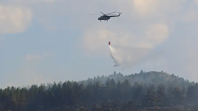 Ankara-Bolu sınırındaki yangına günün ilk ışıklarıyla havadan müdahale başladı
