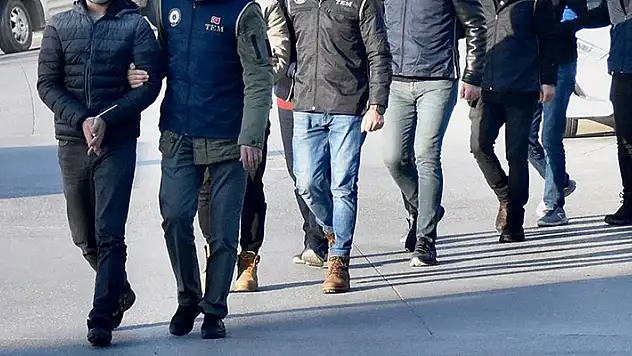 Ankara'da 15 FETÖ firarisi yakalandı
