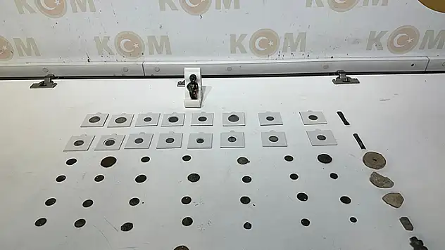 Ankara'da 2 fosil ve tarihi eserler ele geçirildi
