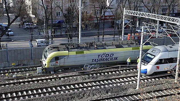 Ankara'da akaryakıt yüklü tren raydan çıktı