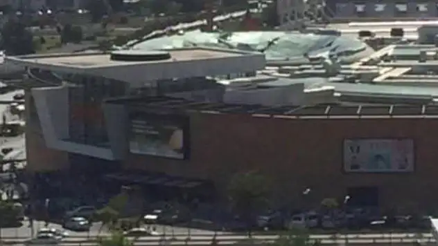 Ankara'da AVM'nin çatısı çöktü yaralılar var