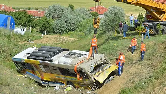 Ankara'da belediye otobüsü devrildi: 2 ölü, 16 yaralı