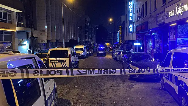 Ankara'da bir kişi alkollü eğlence mekanında görüştüğü kadını tabancayla öldürüp kendini de vurdu
