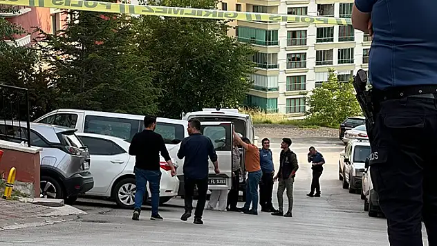 Ankara'da bir kişi sevgilisini öldürüp intihar etti
