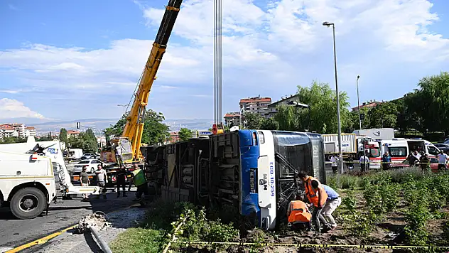 Ankara'da EGO otobüsünün devrilmesi sonucu 5 kişi yaralandı
