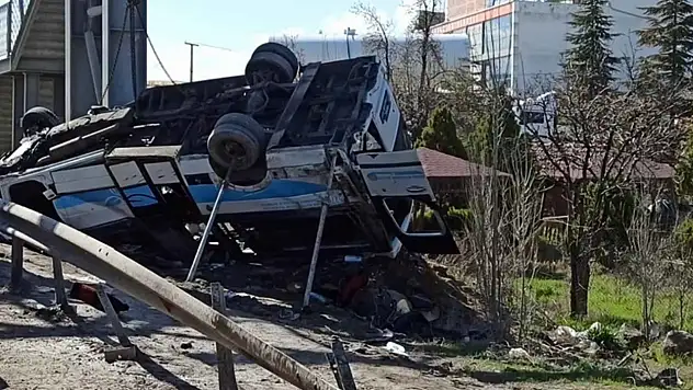 Ankara'da feci kaza: 5 ölü, 14 yaralı