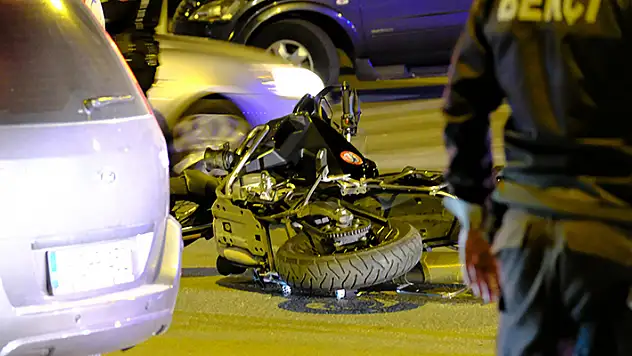 Ankara'da hafif ticari araç ile motosikletli Yunus ekibi çarpıştı, 2 polis yaralandı
