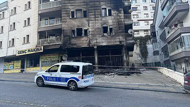 Ankara'da iş yerinde çıkan yangın binayı kullanılamaz hale getirdi
