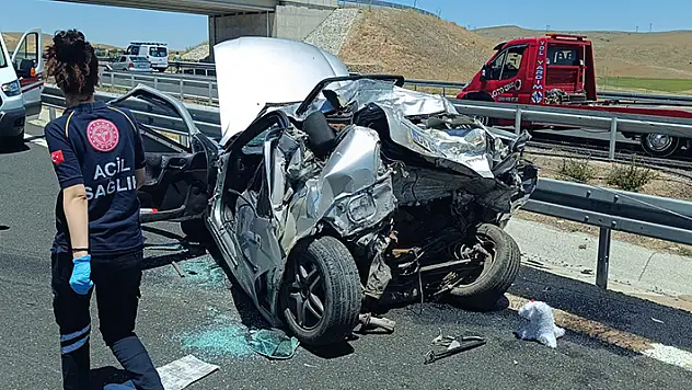 Ankara'da kamyonet, otomobile çarptı 1 ölü, 2 yaralı
