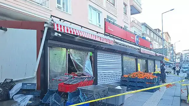 Ankara'da korku dolu anlar! Market basan grup ile iş yeri sahibi arasında kavga: 1 ölü, 2 yaralı
