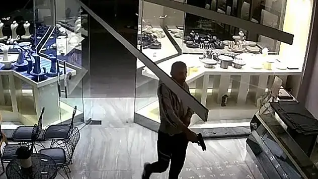 Ankara'da kuyumcudan 1 milyon lira değerinde altın çalan 3 zanlı yakalandı
