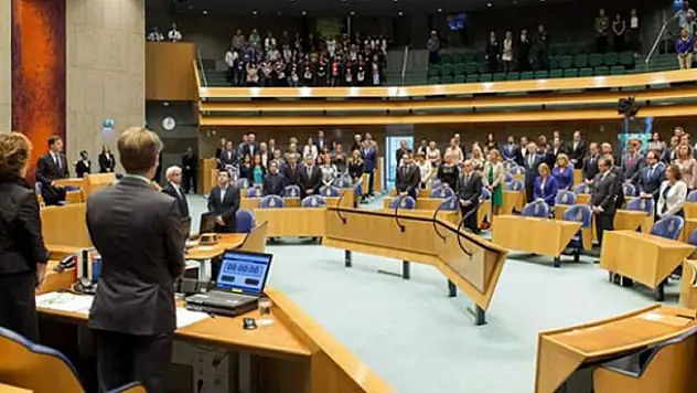 Ankara'da ölenler için 'saygı duruşu' yok!