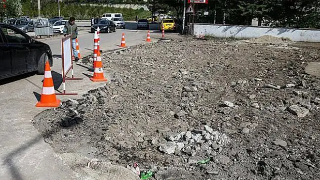 Ankara'da otomobilin ve vidanjörün düştüğü çukur kapatıldı